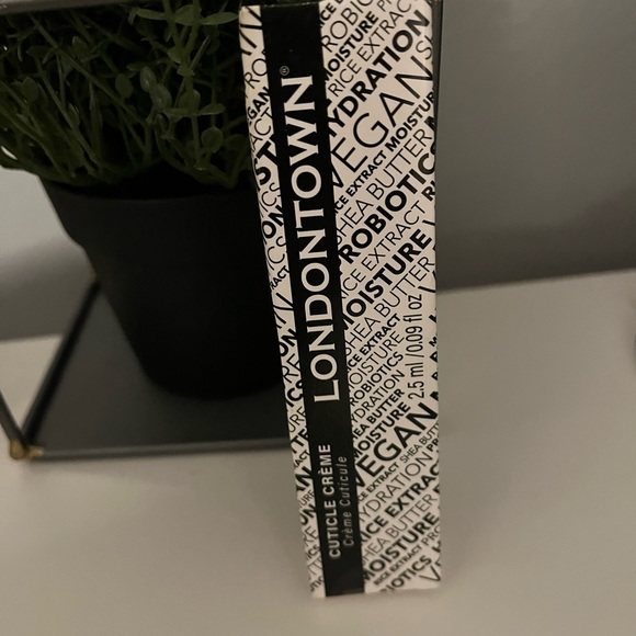 đź’ŽLondontown cuticle cream đź’Ž - Picture 2 of 2